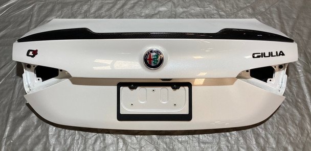 2017–2022 Alfa Romeo Giulia Base/Ti Trunk Lid Panel with Carbon Fiber Spoiler | Trofeo White | AG004