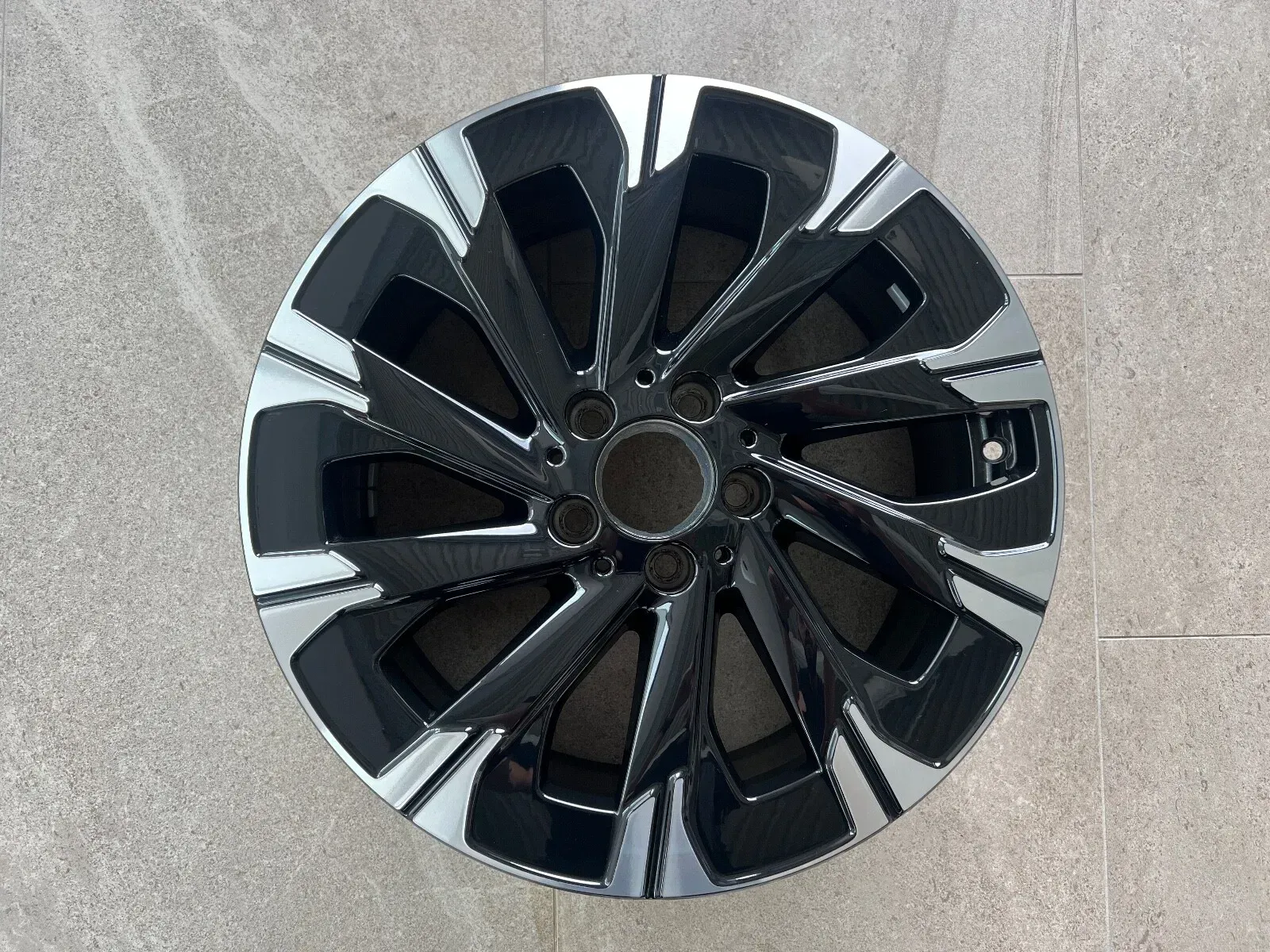 Second image of Mercedes V-Class/Vito W447 Facelift 18" Alloy Rims Black A4474018300