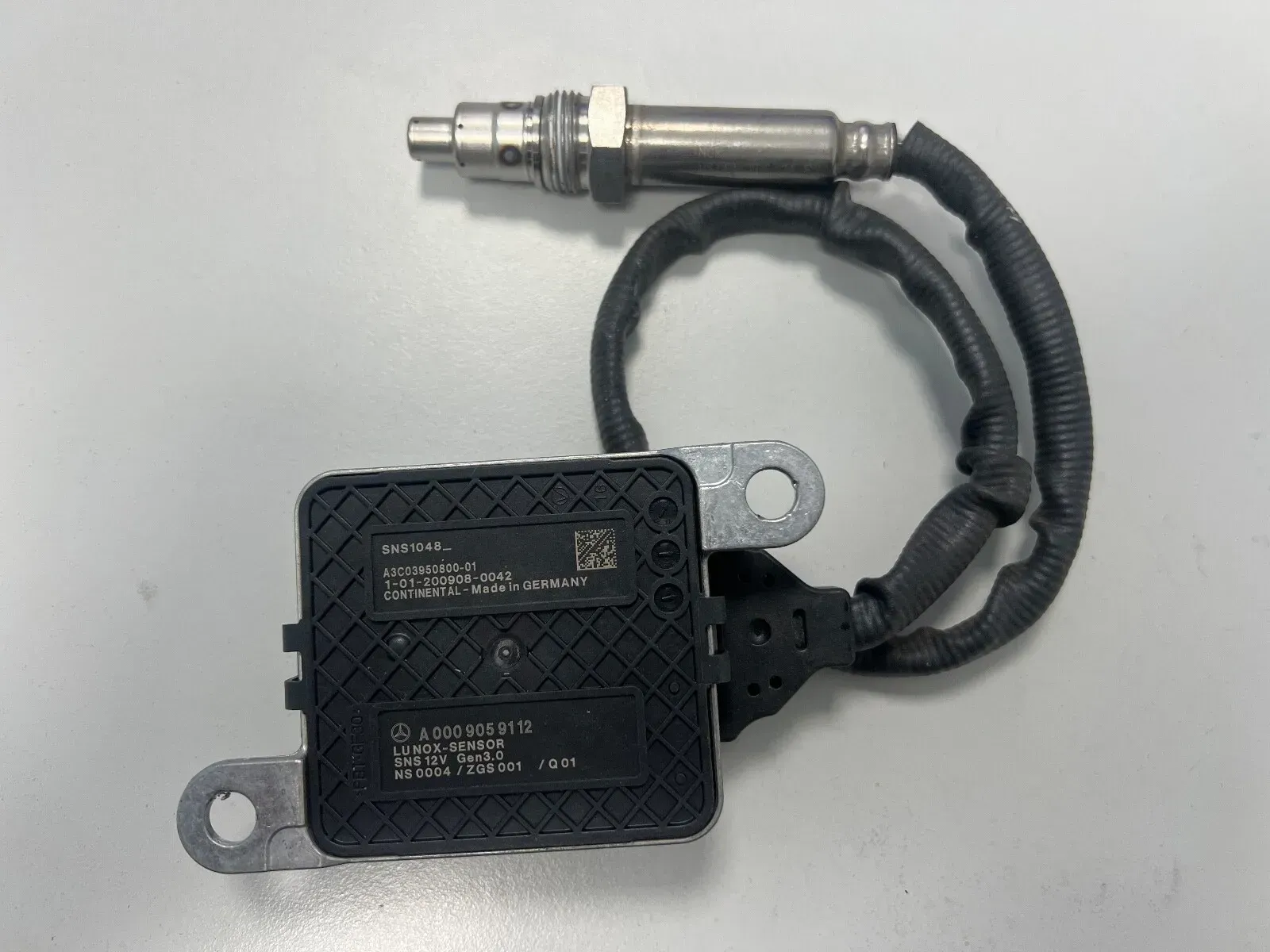 Mercedes-Benz NOX Lambda Sensor A0009059112 NEW