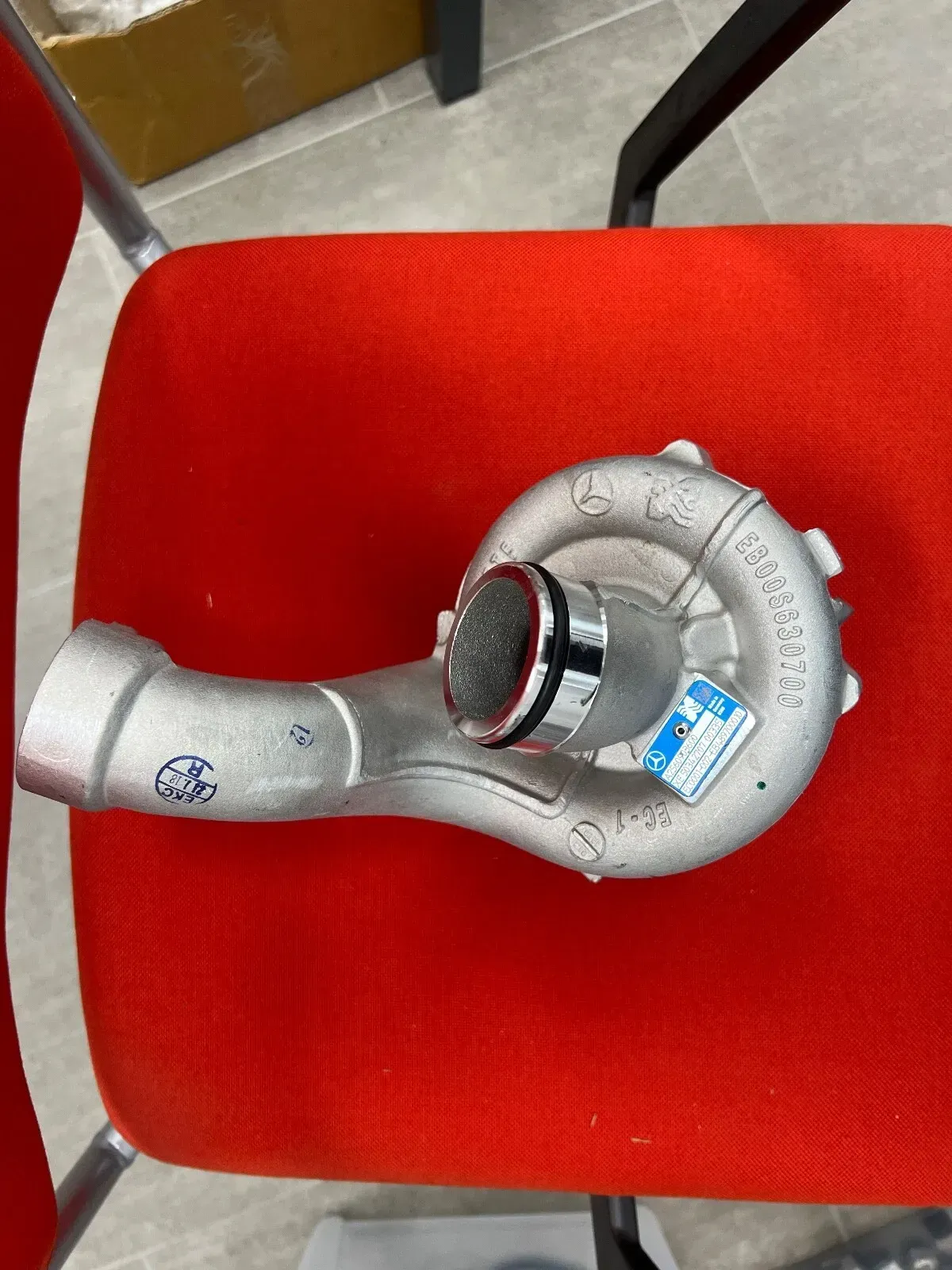 Second image of Mercedes AMG Additional Compressor Turbocharger A2560903600 OEM